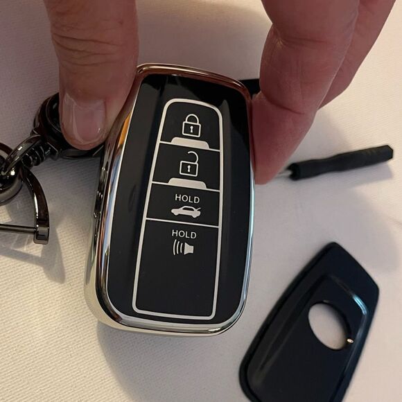 Toyota Logo key fob Keychain in Black leather with black/silver key fob case NWT - Picture 3 of 9